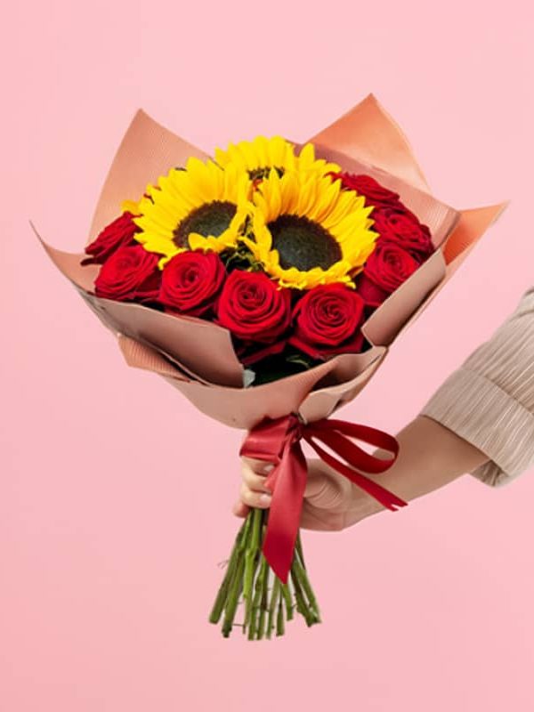 ramo-de-rosas-y-girasoles-ecuador-flores